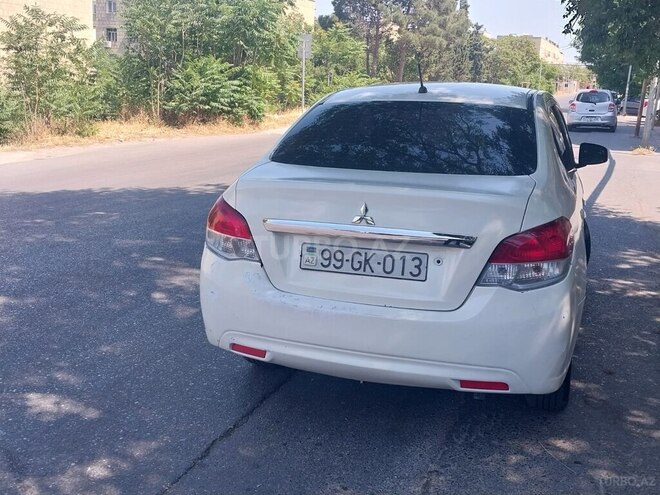 Mitsubishi Attrage 2014, 378,000 km - 1.2 л - Bakı