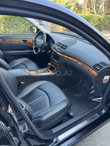 Mercedes E 280-10