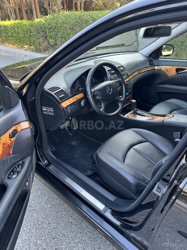 Mercedes E 280-8