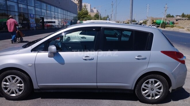 Nissan Tiida-5