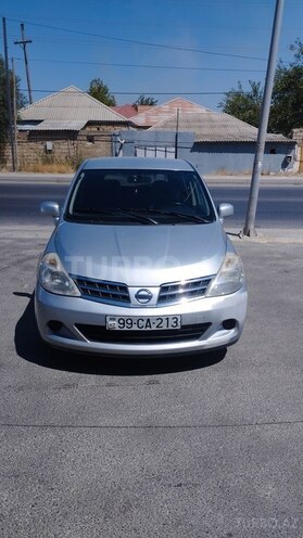 Nissan Tiida-1