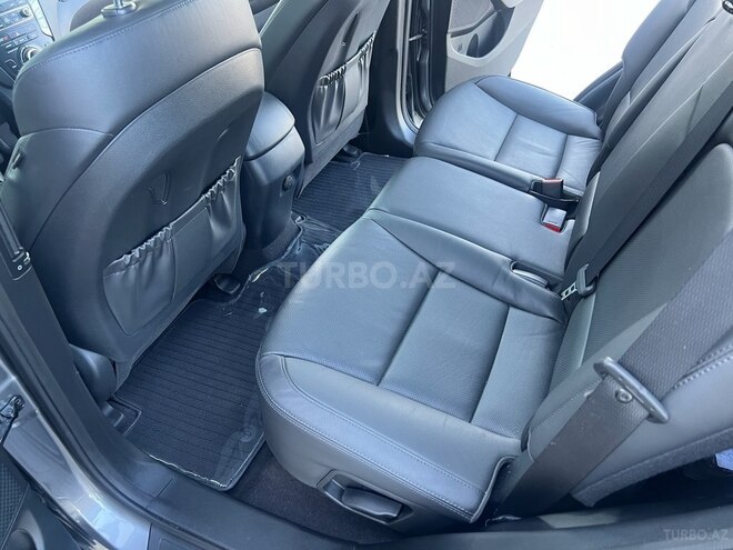 Hyundai Santa Fe-15