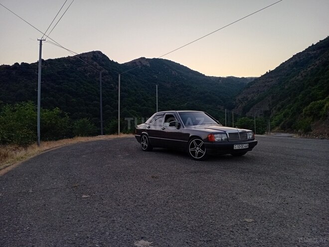Mercedes 190 1991, 300,000 km - 2.0 l - Masallı