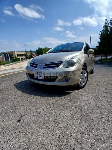 Nissan Tiida-17