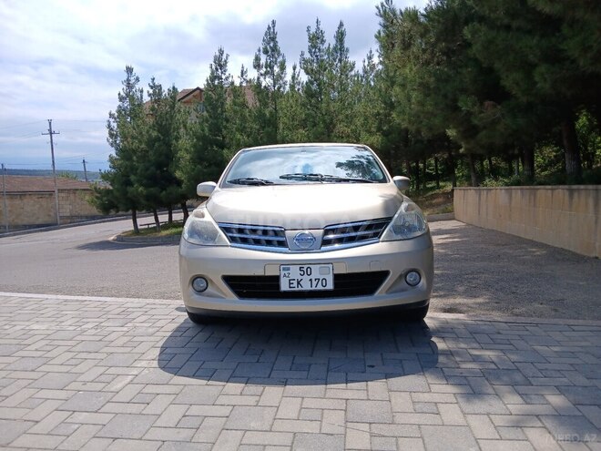 Nissan Tiida-21