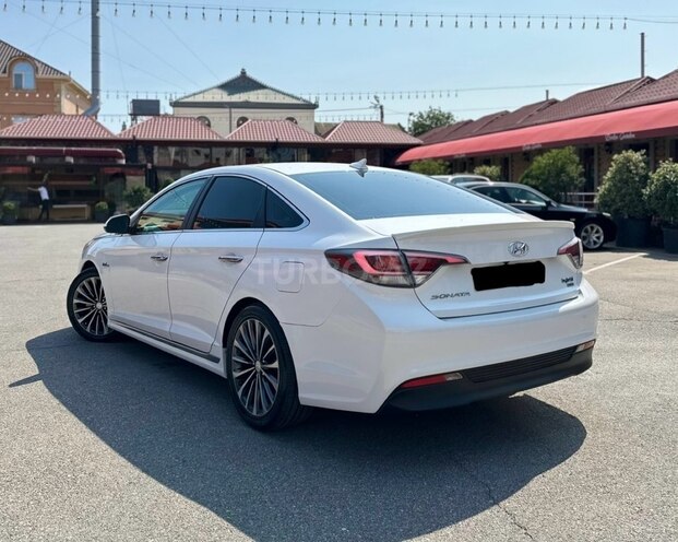 Hyundai Sonata-5