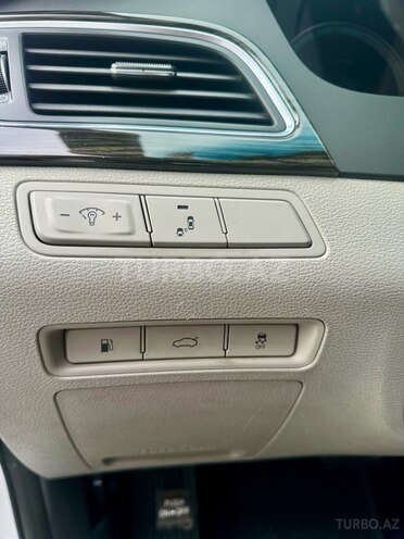 Hyundai Sonata-11
