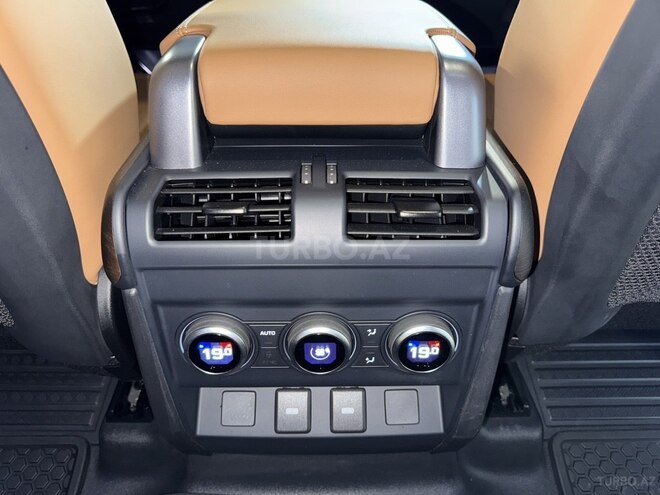 Land Rover Defender-16