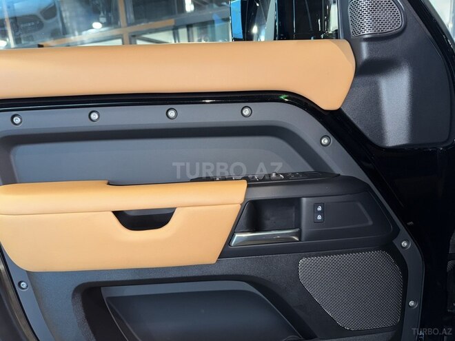 Land Rover Defender-17