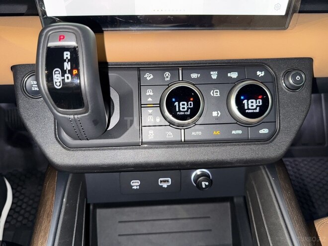 Land Rover Defender-15