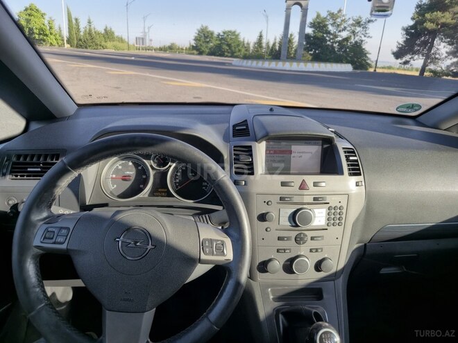 Opel Zafira 2006, 400,000 km - 1.9 l - Qax