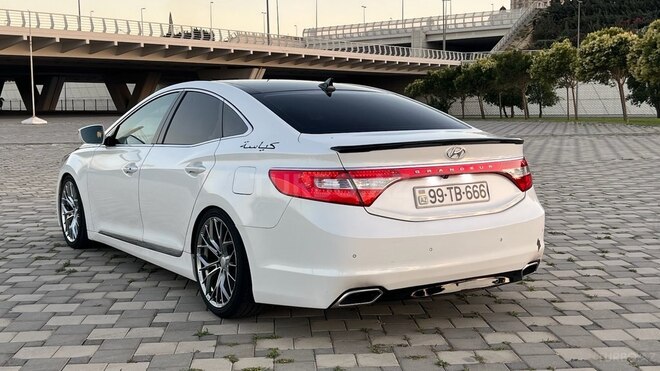 Hyundai Grandeur 2015, 250,000 km - 2.2 л - Bakı