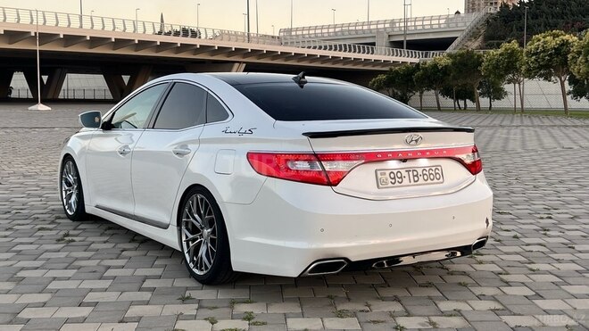Hyundai Grandeur 2015, 250,000 km - 2.2 л - Bakı