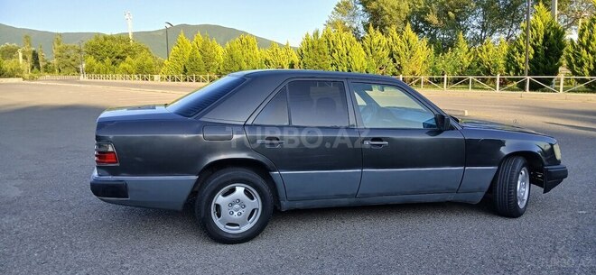 Mercedes E 230 1988, 255,000 km - 2.3 l - Şəki