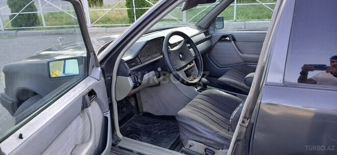 Mercedes E 230 1988, 255,000 km - 2.3 l - Şəki