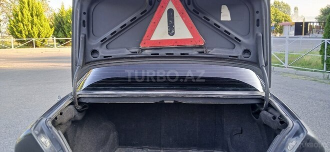 Mercedes E 230 1988, 255,000 km - 2.3 l - Şəki