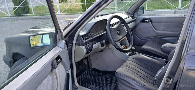 Mercedes E 230 1988, 255,000 km - 2.3 l - Şəki