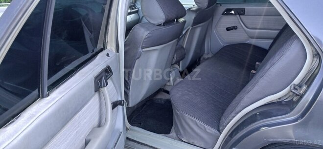 Mercedes E 230 1988, 255,000 km - 2.3 l - Şəki