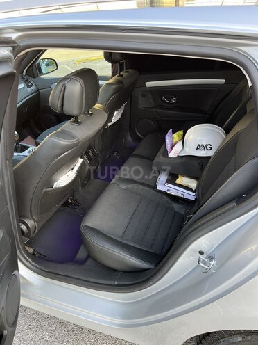 Renault Laguna-13