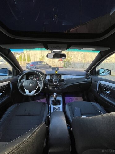 Renault Laguna-11