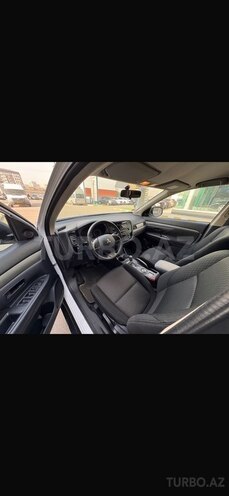 Mitsubishi Outlander 2015, 73,000 km - 2.4 л - Quba