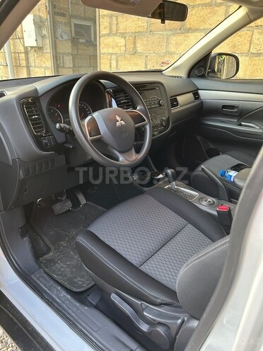 Mitsubishi Outlander 2015, 73,000 km - 2.4 л - Quba