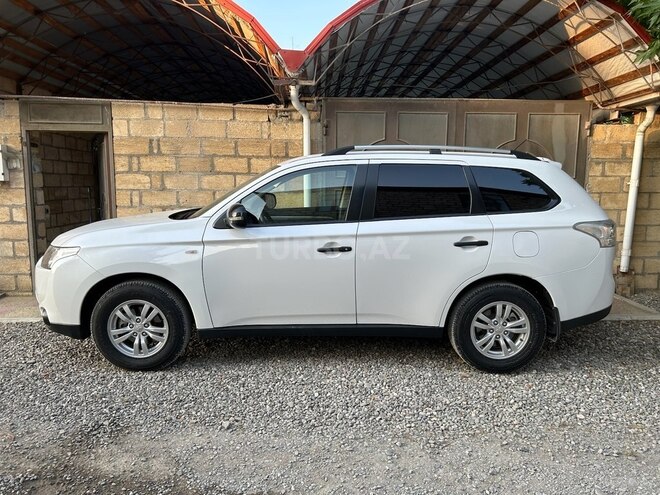 Mitsubishi Outlander 2015, 73,000 km - 2.4 л - Quba