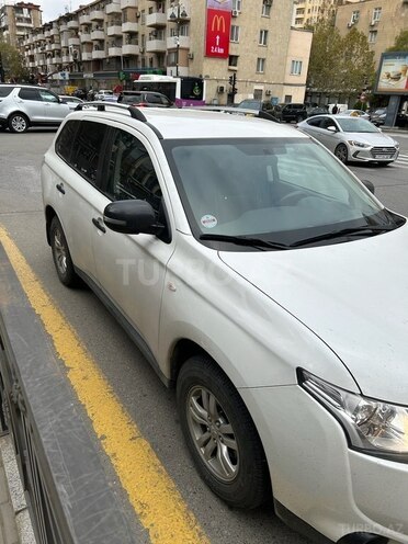 Mitsubishi Outlander 2015, 73,000 km - 2.4 л - Quba
