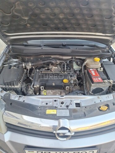 Opel Astra 2006, 250,000 km - 1.4 l - Gəncə