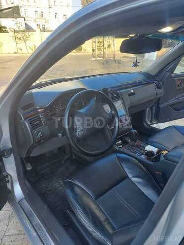 Mercedes E 320 2001, 310,000 km - 3.2 l - Bakı
