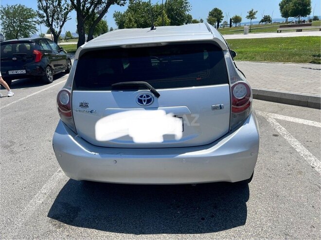 Toyota Prius C 2014, 147,000 km - 1.5 л - Bakı