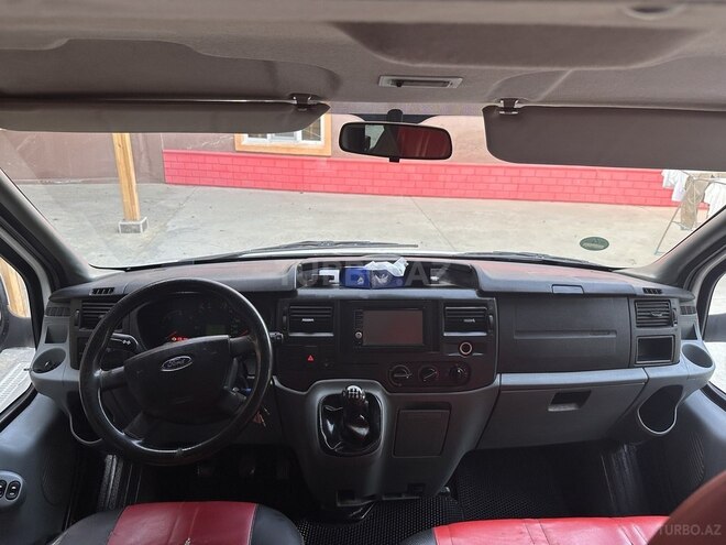 Ford Transit-5