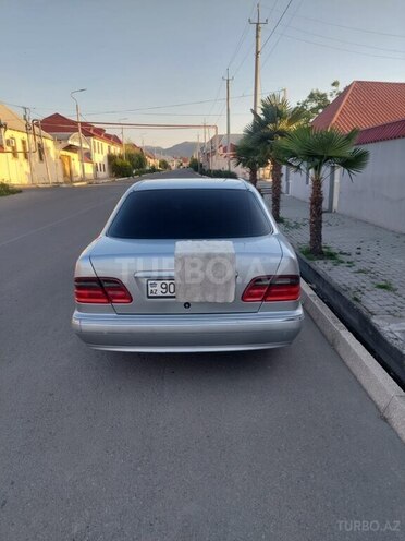 Mercedes E 240 2000, 293,100 km - 2.4 l - Şəmkir