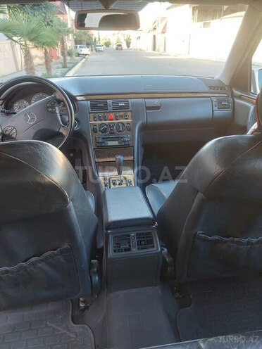 Mercedes E 240 2000, 293,100 km - 2.4 l - Şəmkir