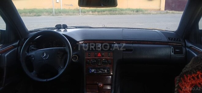 Mercedes E 290 1998, 646,231 km - 2.9 l - Biləsuvar