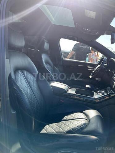 Audi A8-25