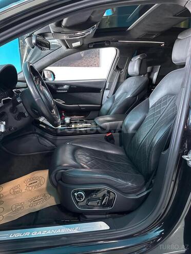 Audi A8-18