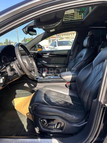 Audi A8-15