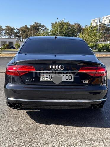Audi A8-7