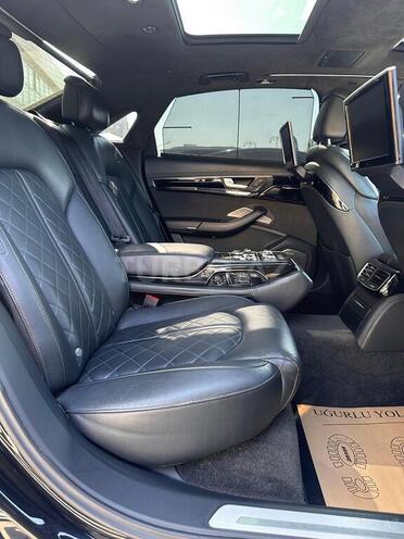 Audi A8-11