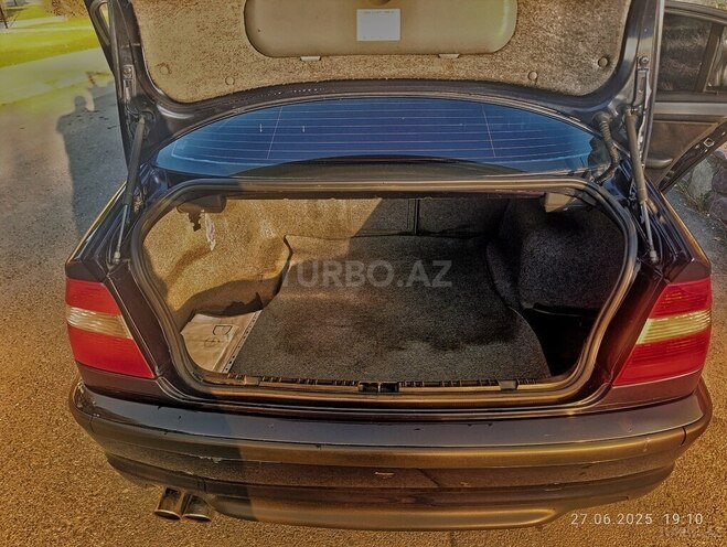 BMW 320 2004, 290,000 km - 2.2 l - Bakı