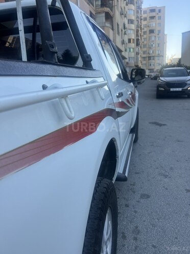 Mitsubishi L200 2011, 324,000 km - 2.5 l - Bakı