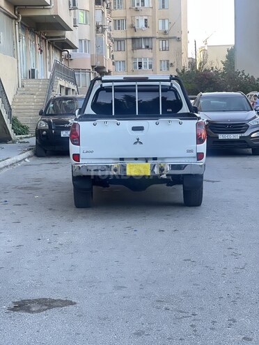 Mitsubishi L200 2011, 324,000 km - 2.5 l - Bakı