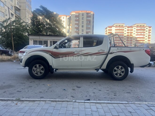 Mitsubishi L200 2011, 324,000 km - 2.5 l - Bakı