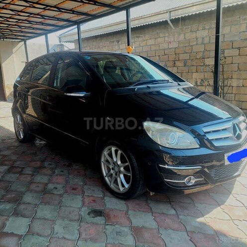 Mercedes B 180 2009, 108,500 km - 1.7 l - Şəki