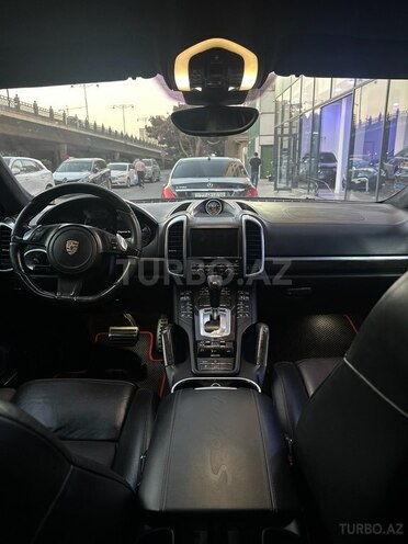 Porsche Cayenne Turbo S-6