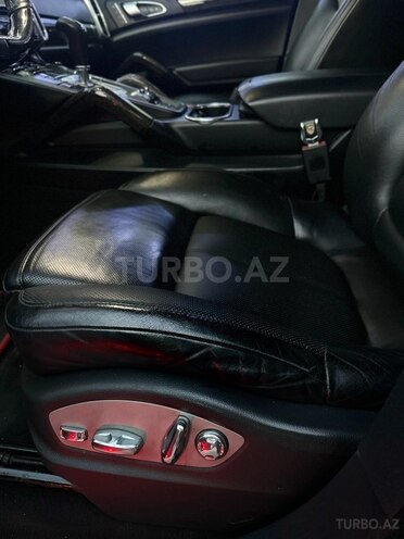 Porsche Cayenne Turbo S-12