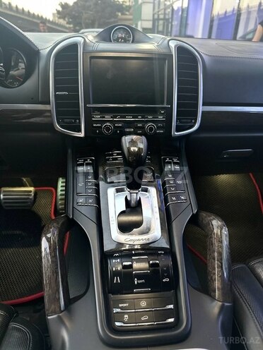 Porsche Cayenne Turbo S-9