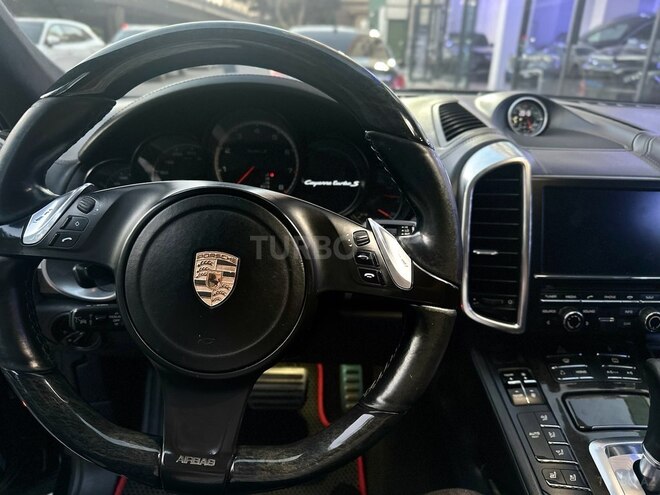 Porsche Cayenne Turbo S-8