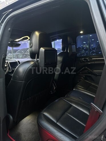 Porsche Cayenne Turbo S-7